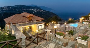 Exterior - AMORE RENTALS - Villa Lions Rose with Swimming Pool and Sea View (Sant´Agata sui Due Golfi)