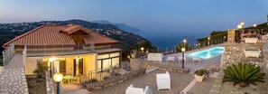 Terrace/patio - AMORE RENTALS - Villa Lions Rose with Swimming Pool and Sea View (Sant´Agata sui Due Golfi)