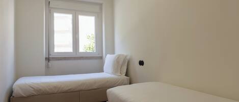 2 chambres, fer et planche à repasser, lit parapluie, Wi-Fi gratuit