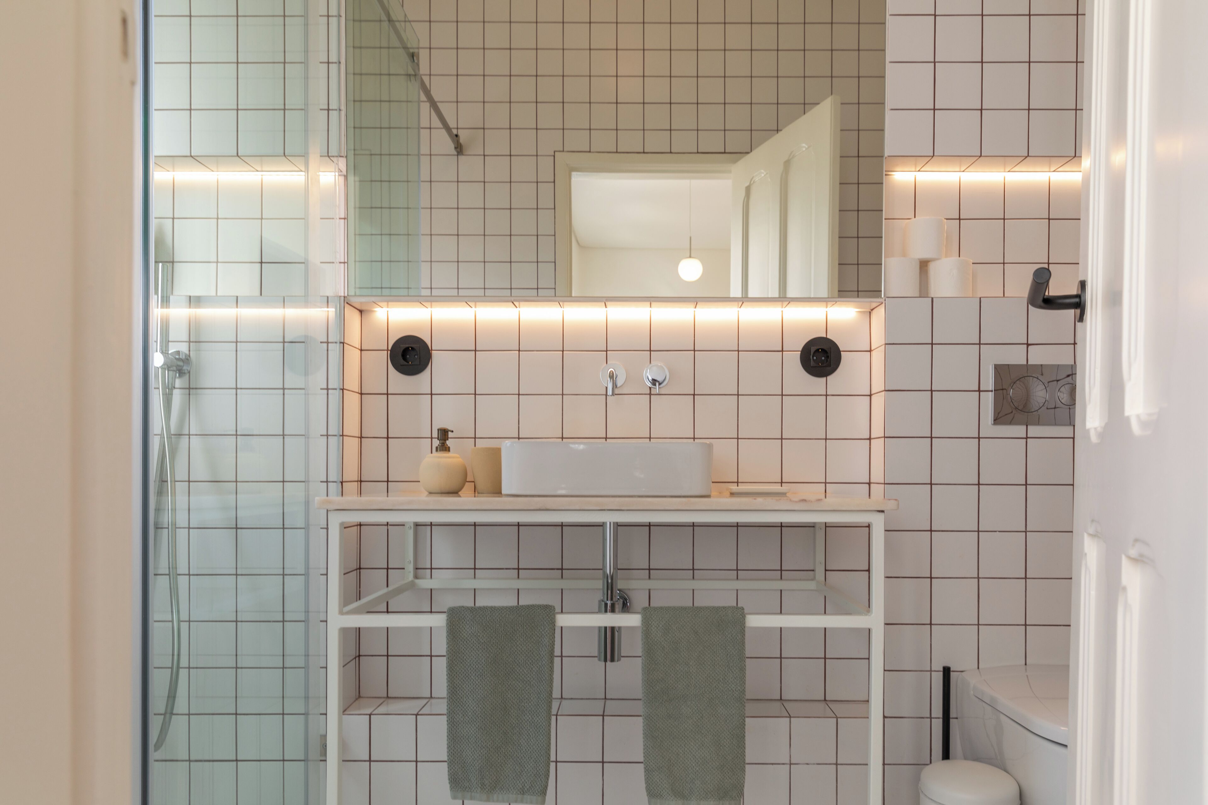 Bruser, hårtørrer, håndklæder, Sæbe