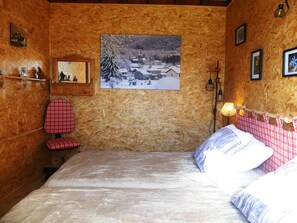 1 soverom, skrivebord, strykejern/-brett og wi-fi (inkludert)