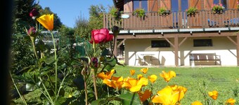 Chalet Dans le Revermont, Proche de Lacs et Sentiers de Randonnées. Très Calme