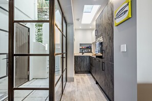Refrigerador, microondas, horno y lavavajillas