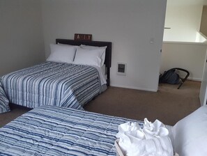 5 bedrooms, iron/ironing board, WiFi, bed sheets