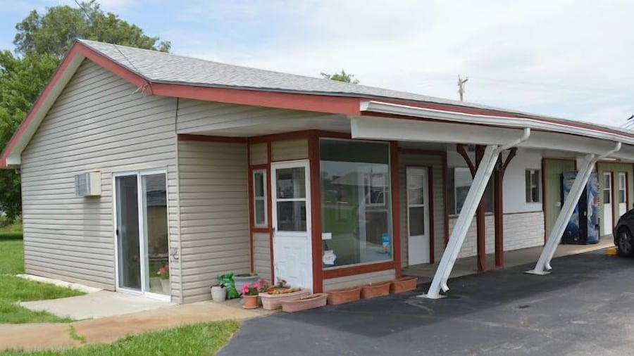 Capri Motel By OYO Elwood, Wathena