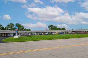 Exterior - Capri Motel By OYO Elwood, Wathena (Wathena)