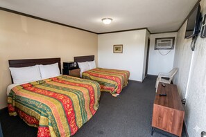Desk, free WiFi, bed sheets - Capri Motel By OYO Elwood, Wathena (Wathena)