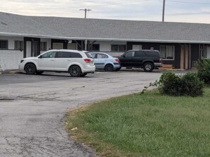 Free valet parking - Capri Motel By OYO Elwood, Wathena (Wathena)