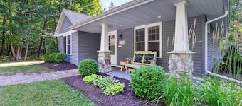 Blue Bear Cottage: Serene Fish Creek Escape