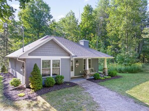 Exterior - Serene Fish Creek Escape- private lot with fire pit (Fish Creek)