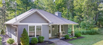 Blue Bear Cottage: Serene Fish Creek Escape