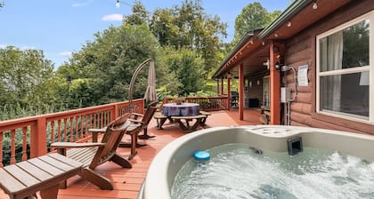Hot Tub, Fire Pit & Mountain Views + Biltmore Pass | Cozy One-Level Cabin
