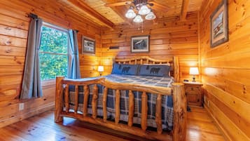 3 bedrooms, desk, iron/ironing board, free WiFi