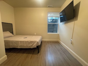 5 Schlafzimmer, Bügeleisen/Bügelbrett, WLAN, Bettwäsche