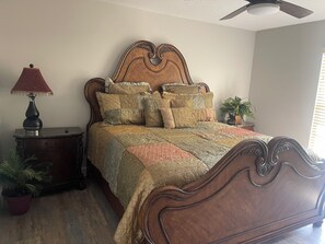 2 عدّة غرف نوم ومكواة/لوح كي وواي فاي وملاءات أسرّة