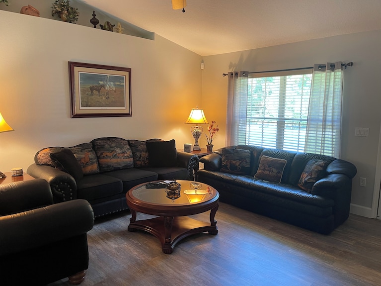 Cozy 2-bedroom House In Rural Setting - Deltona, FL