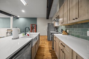Cookware/dishes/utensils