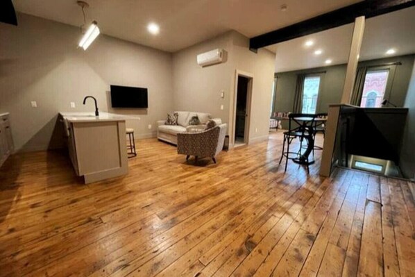 Smart TV, books - Modern Studio - Main St Penn Yan (Penn Yan)