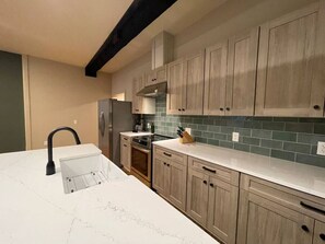 Cookware/dishes/utensils