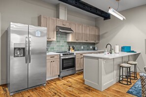 Cookware/dishes/utensils