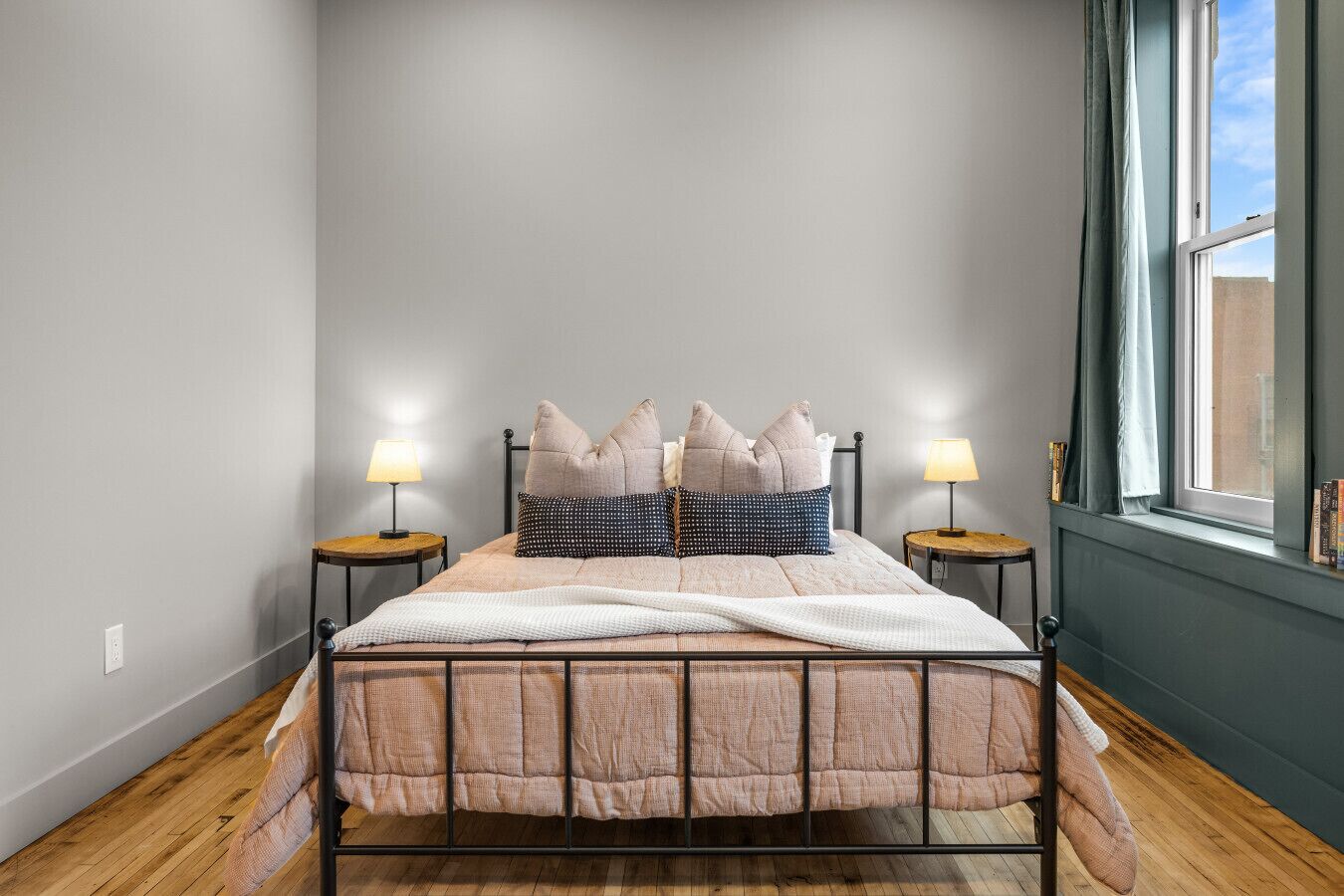 1 habitación, escritorio, tabla de planchar con plancha y wifi gratis 