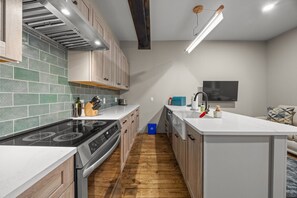 Cookware/dishes/utensils