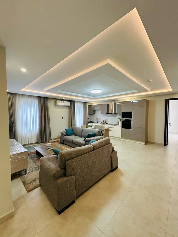 Apartamento, 4 habitaciones, vistas a la ciudad | Sala de estar