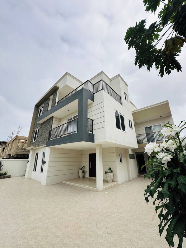 Departamento, 4 habitaciones, vista a la ciudad | Exterior