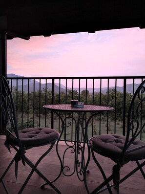 Chambre Double Deluxe, salle de bains privée, vue vallée | Terrasse/Patio