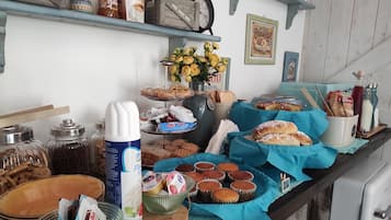 Colazione a buffet, servita tutte le mattine (8.00 EUR a persona)