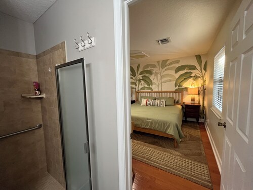 Florida-Themed studio Apartment in Wellington