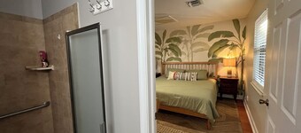 Florida-Themed studio Apartment in Wellington