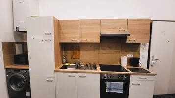 Apartment, 3 Bedrooms | Private kitchen | Fridge, oven, stovetop, espresso maker