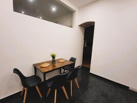 Apartamento, 3 quartos | Quartos à prova de som, Wi-Fi de cortesia