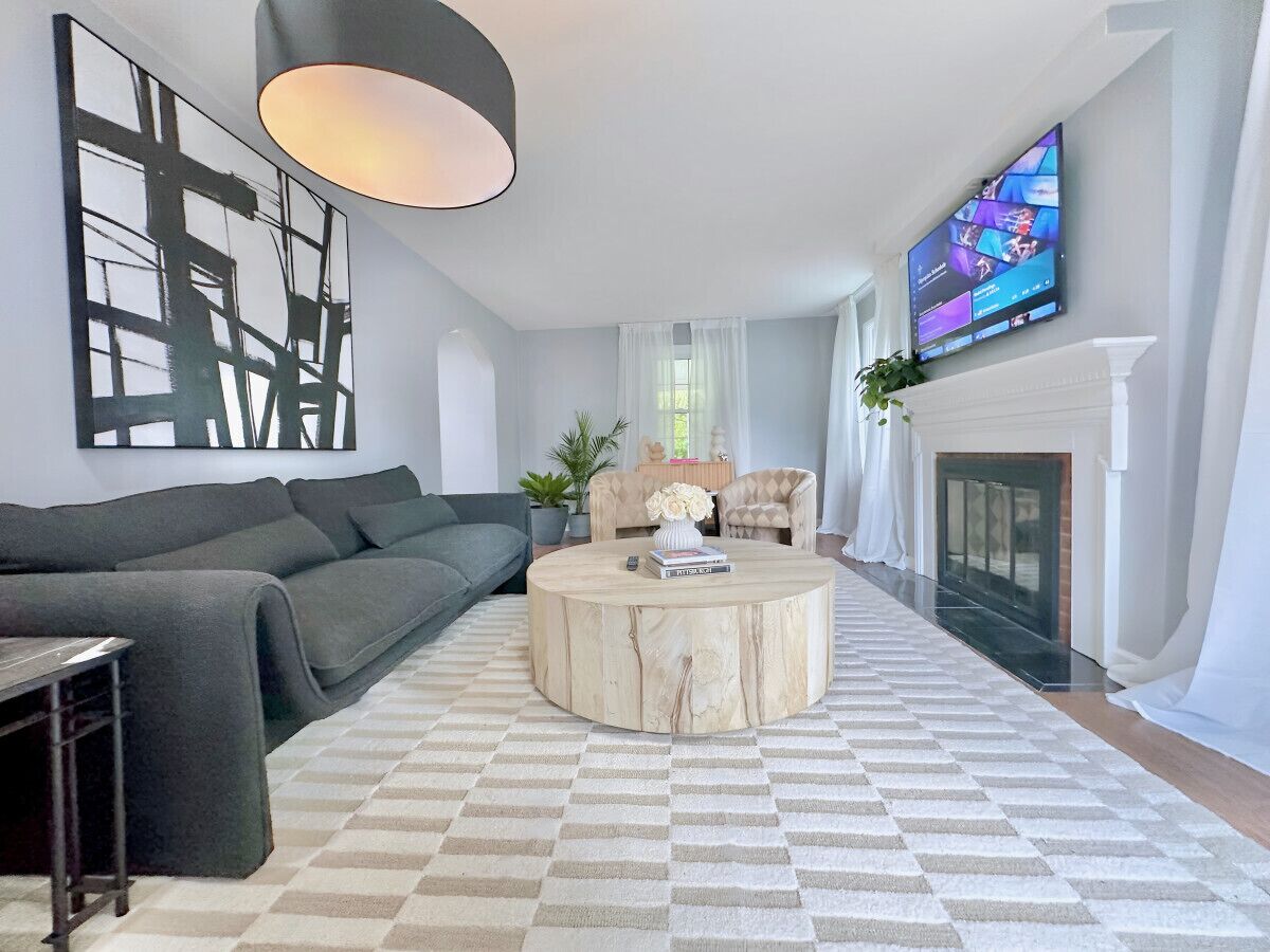 Luxe Mt. Lebanon Home | Sleeps 6 | Central