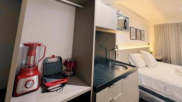 Basic-Apartment | Kostenloses WLAN, individuell eingerichtet, Bettwäsche