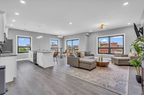 Amazing Loft overlook Overlooking DT Port Huron!