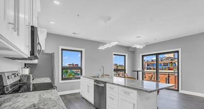 Amazing Loft overlook Overlooking DT Port Huron!