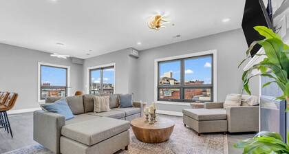 Amazing Loft overlook Overlooking DT Port Huron!