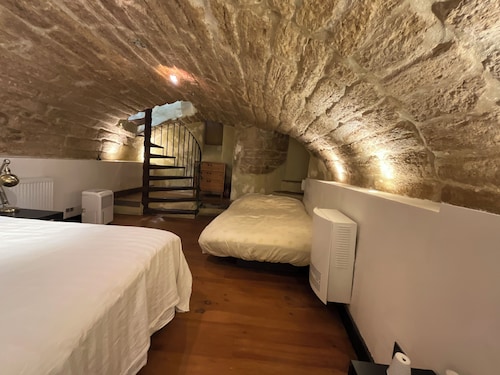 Appartement Atypique en rdc et Coin Nuit au r-1 au Cœur de Montpellier