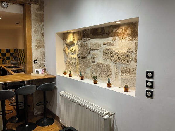 Dining - Appartement Atypique en rdc et Coin Nuit au r-1 au Cœur de Montpellier (Montpellier)