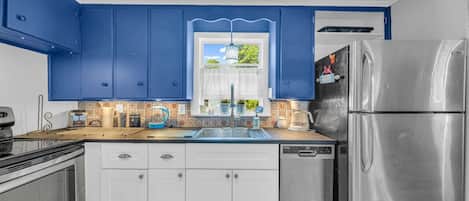 Fridge, microwave, oven, coffee/tea maker