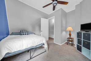 2 bedrooms, iron/ironing board, bed sheets