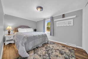 2 Schlafzimmer, Bügeleisen/Bügelbrett, Bettwäsche