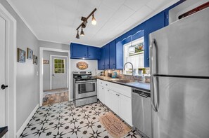 Fridge, microwave, oven, coffee/tea maker - Port Austin Perch! Walk to Downtown Port Austin! (Port Austin)