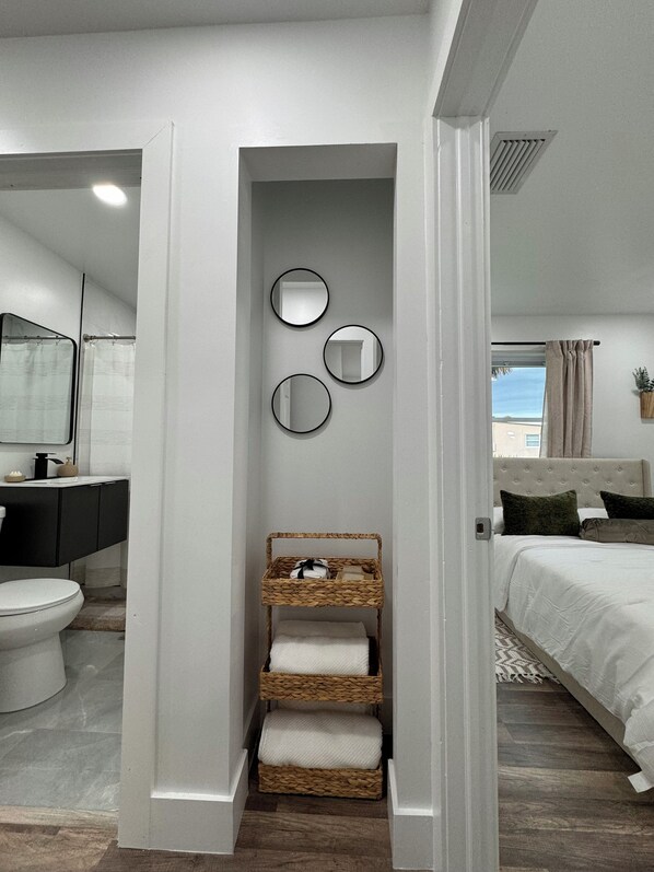 3 bedrooms, free WiFi, bed sheets - Charming 3-bedroom house in fantastic Port Charlotte ,8 minutes away from beach  (Port Charlotte)