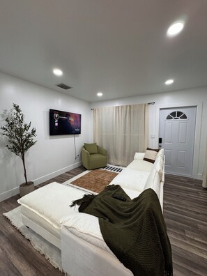 Interior - Charming 3-bedroom house in fantastic Port Charlotte ,8 minutes away from beach  (Port Charlotte)