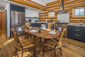 Fridge, microwave, oven, stovetop - 3 Red Cloud Loop - Ski in/out Family Cabin in Powder Ridge (Big Sky)