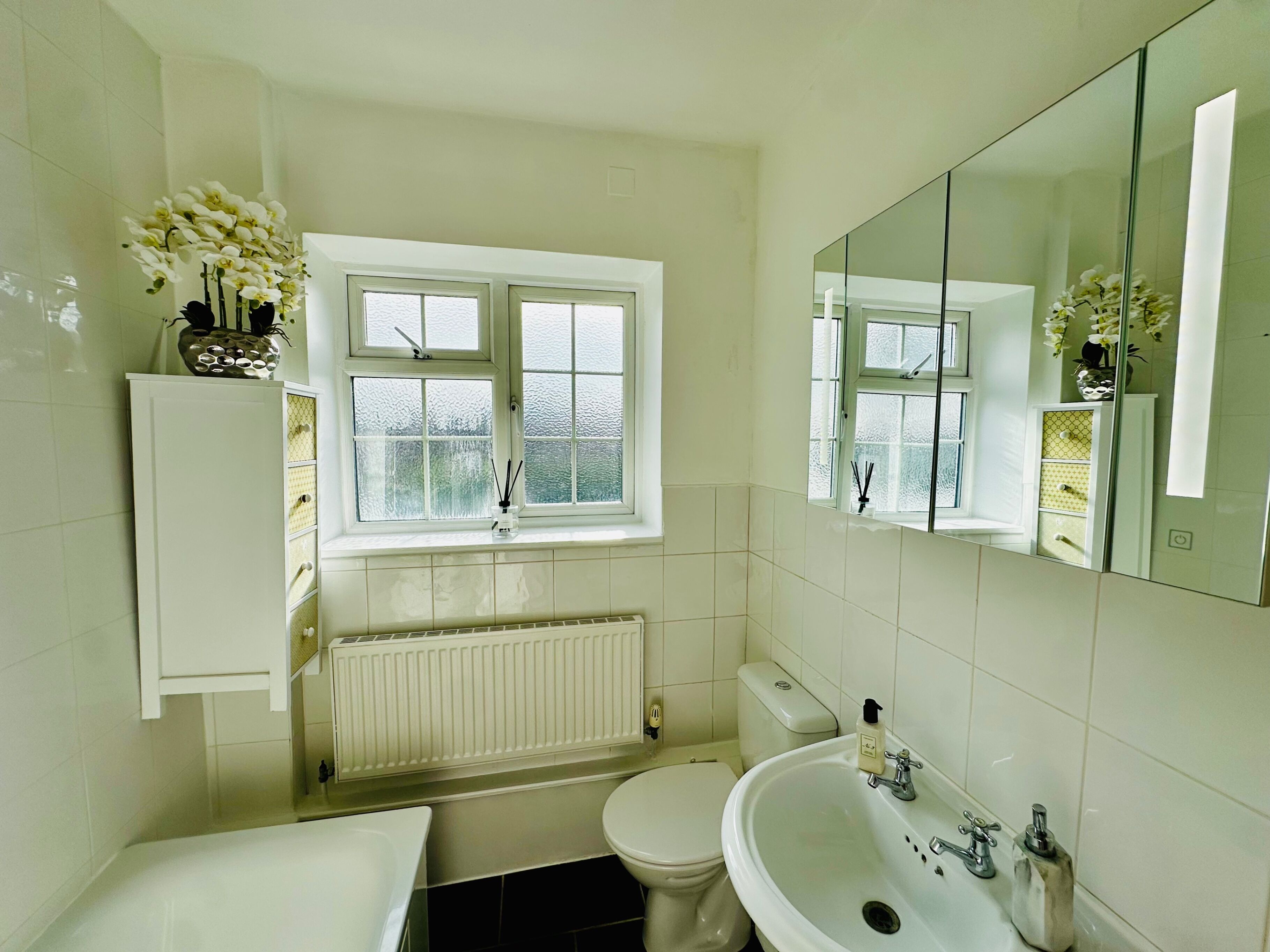 Apartment | Bathroom | Separate tub and shower, deep soaking tub, free toiletries, hair dryer