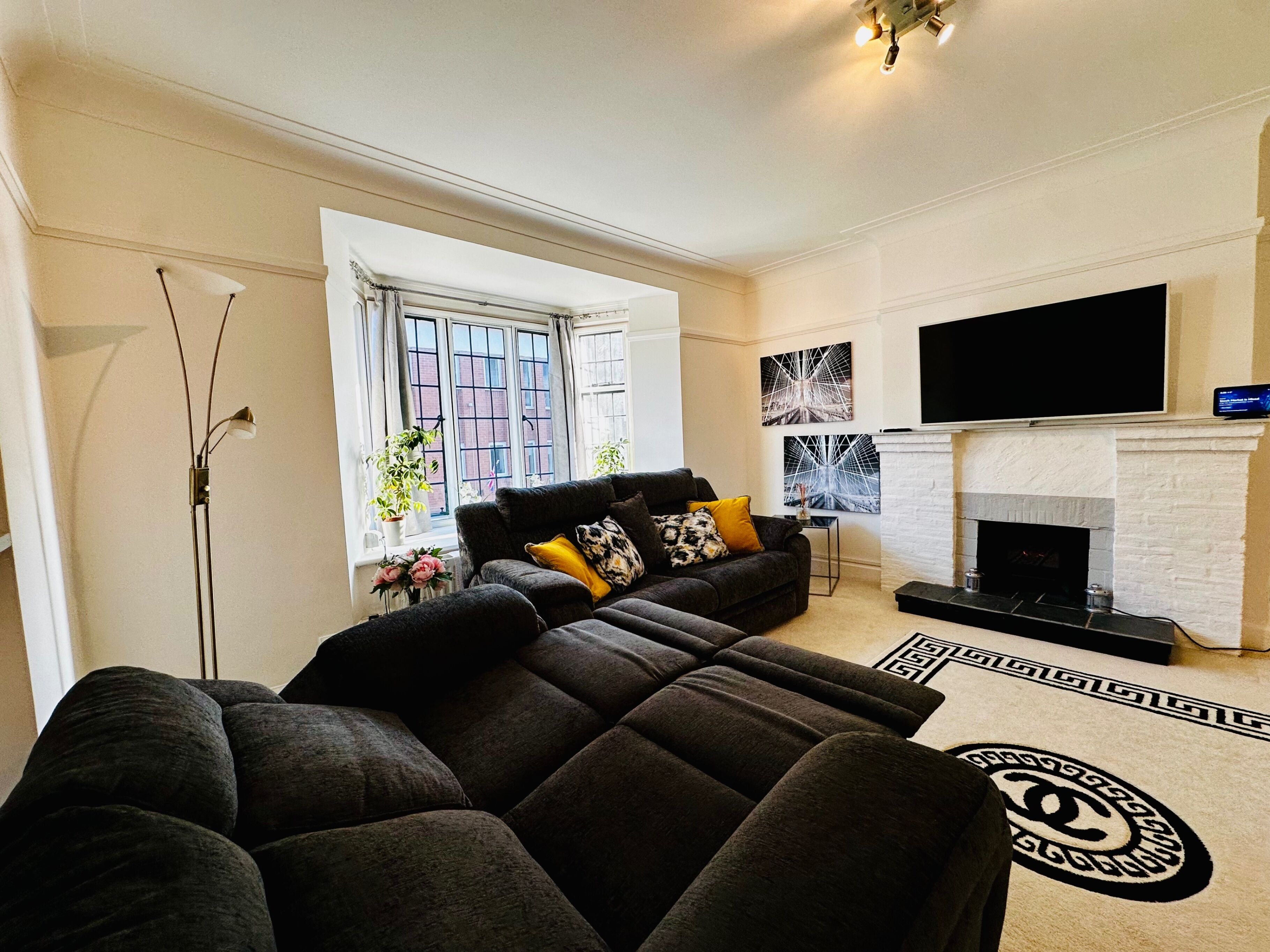 Apartment | Living area | TV, fireplace